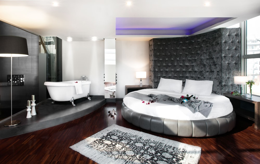 Diamond Suites 4/64