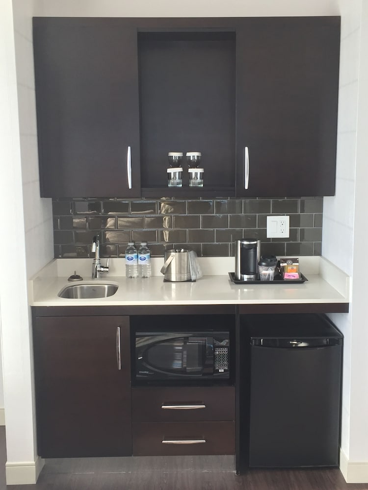 The Hollis Halifax A Doubletree Suites By Hilton Hotel 33/38