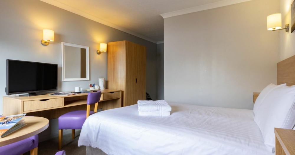 Caledonian Hotel 16/42