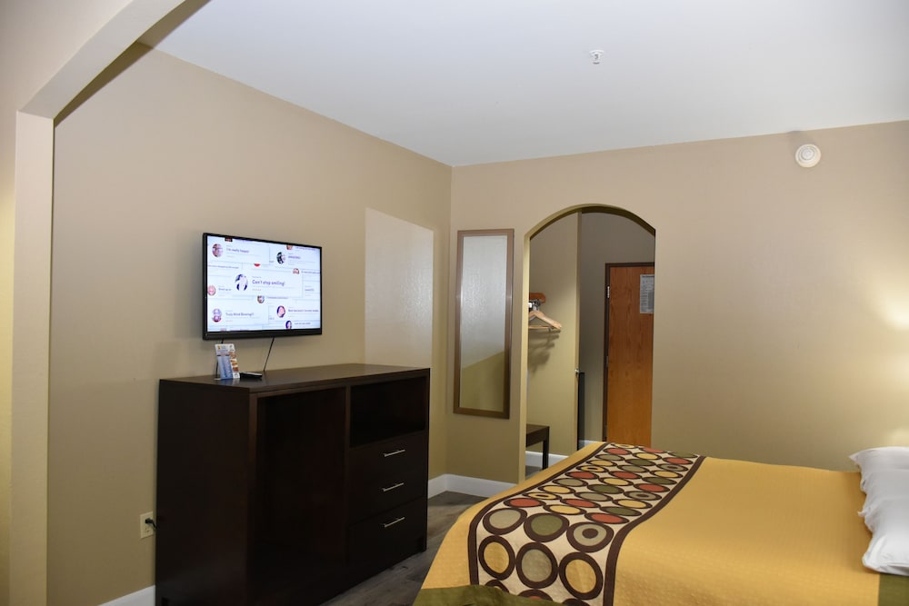 Econo Lodge Beaumont I-10 South, TX photo3