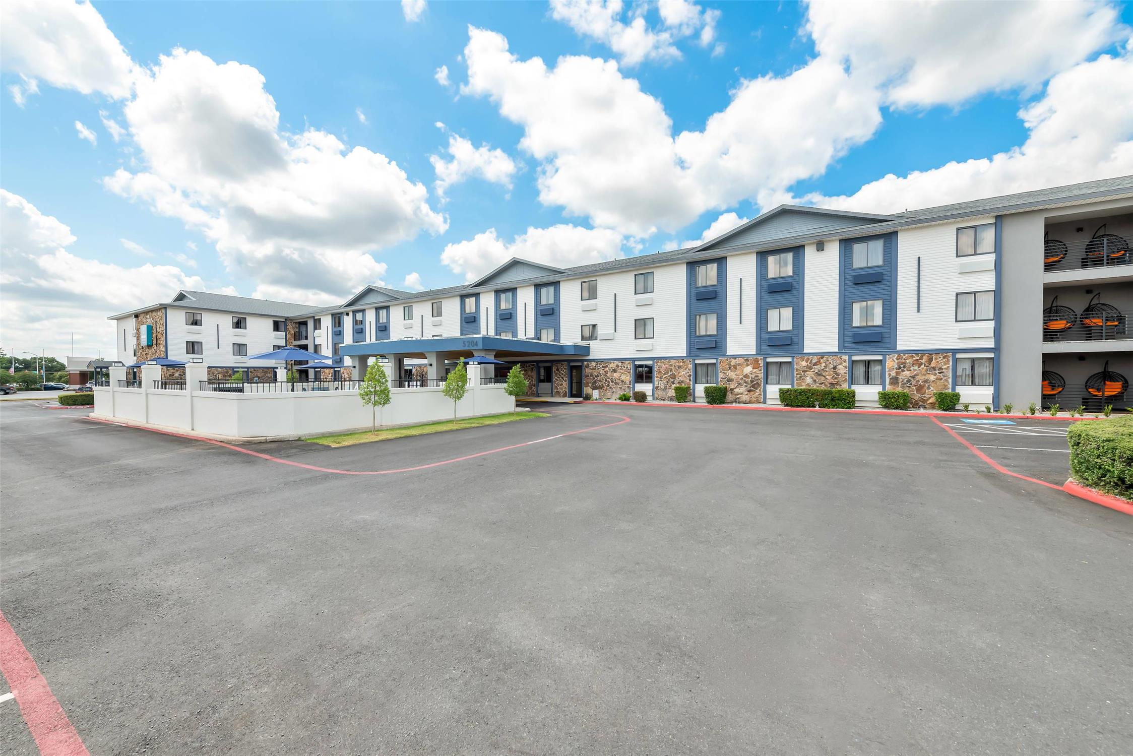 Clarion Pointe Shreveport West 37/45