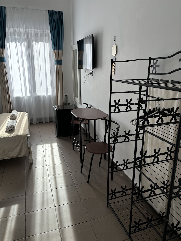 X Hostel Bucharest 26/44