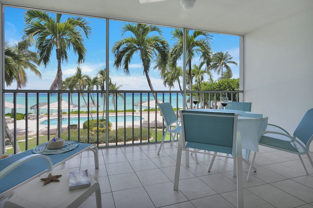 Aqua Bay Club Luxury Condos 13/50
