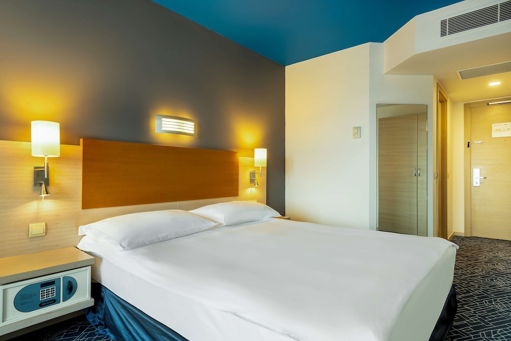 Radisson hotel Baku 22/80