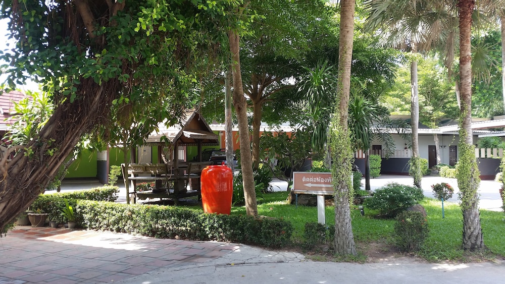 Paradise Resort 30/37