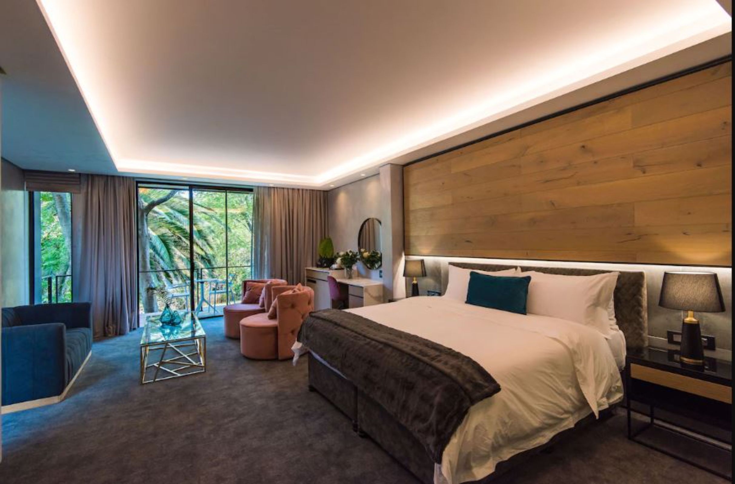 DELUXE, KING BED, BALCONY OR PATIO