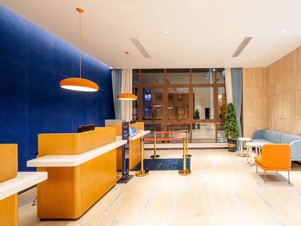 Holiday Inn Express Litang 11/78