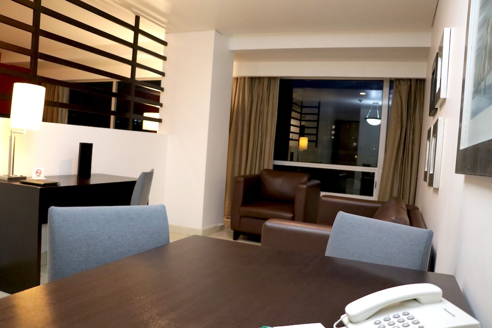 Hotel & Suites PF 28/43