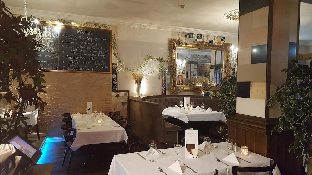 Kings Arms Hotel 37/44