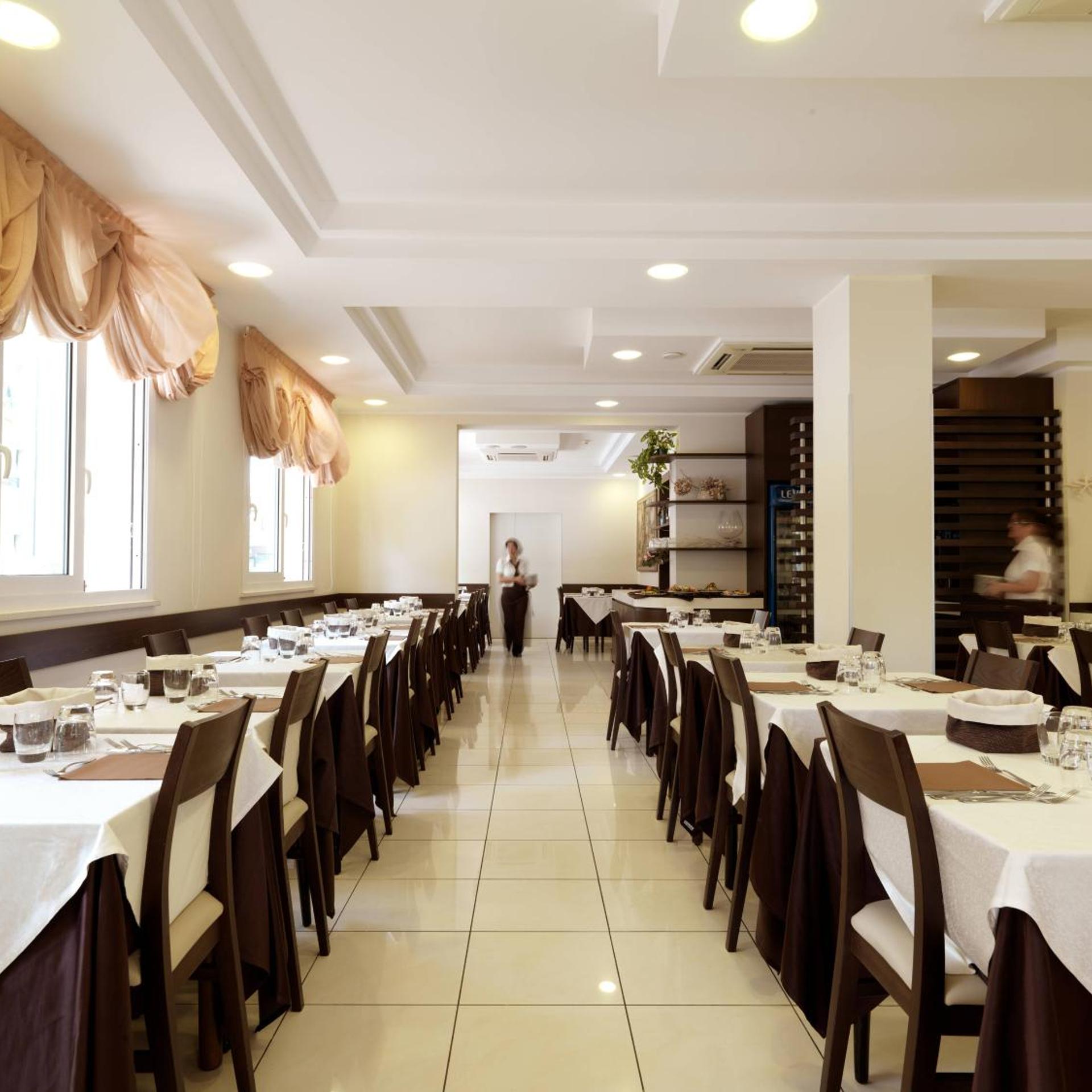 Hotel Ombretta Mare 20/24