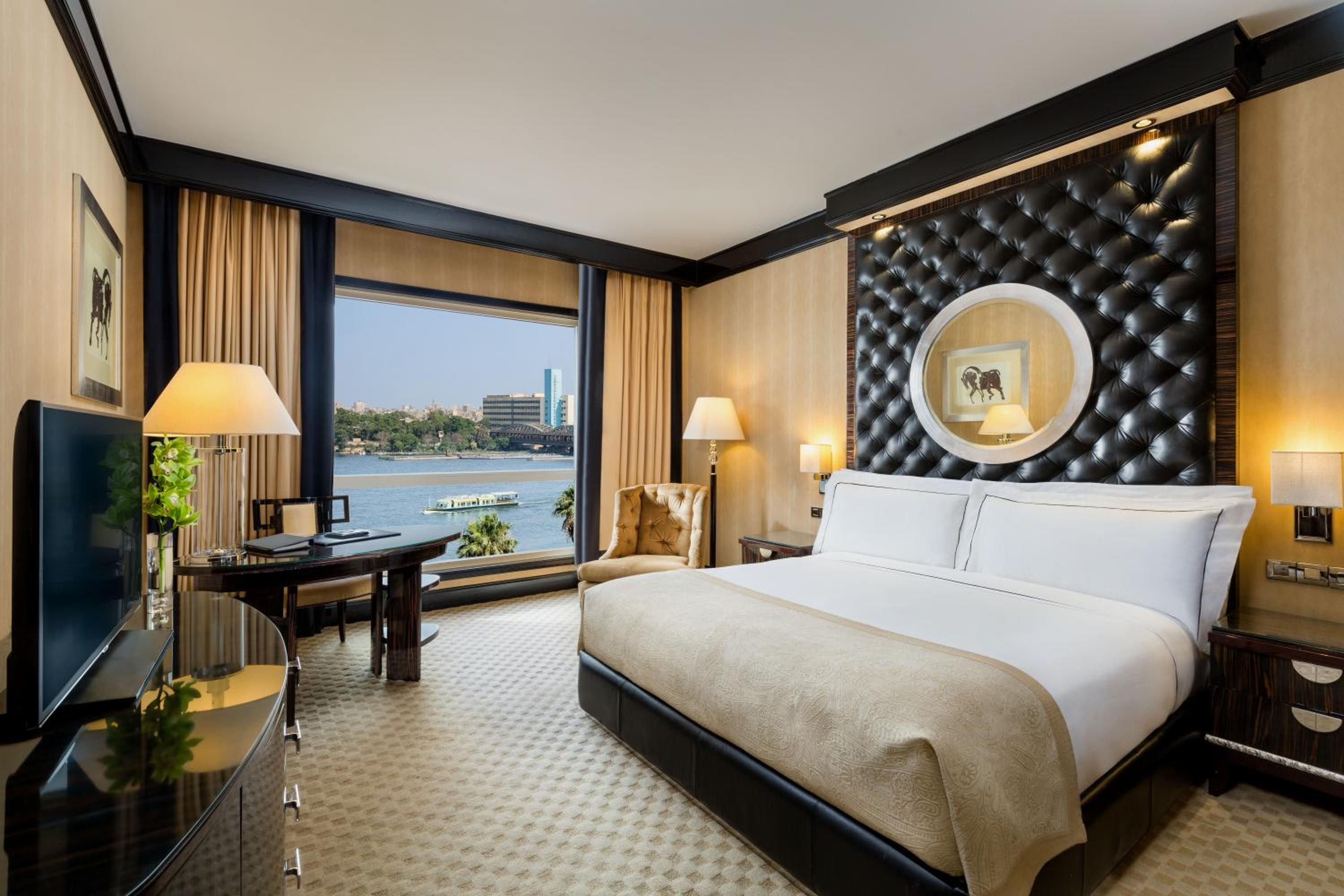 غرفة بريميير ديلوكس بسرير مزدوج بإطلالة على النهر، Fairmont Nile City Hotel 4/8