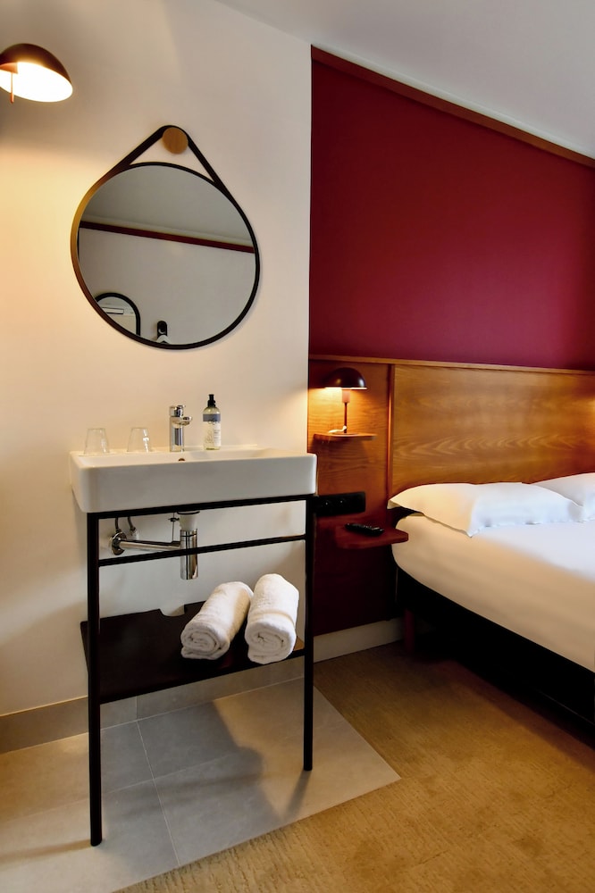 Agate Hotel 9/49