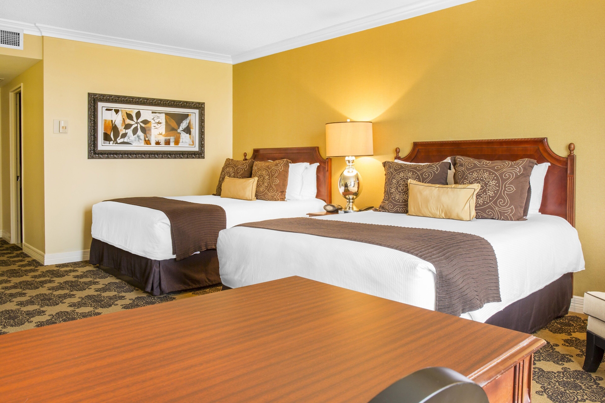 غرفة سيغنتشر بريميير بسريرين كوين، Omni Houston Hotel 4/10