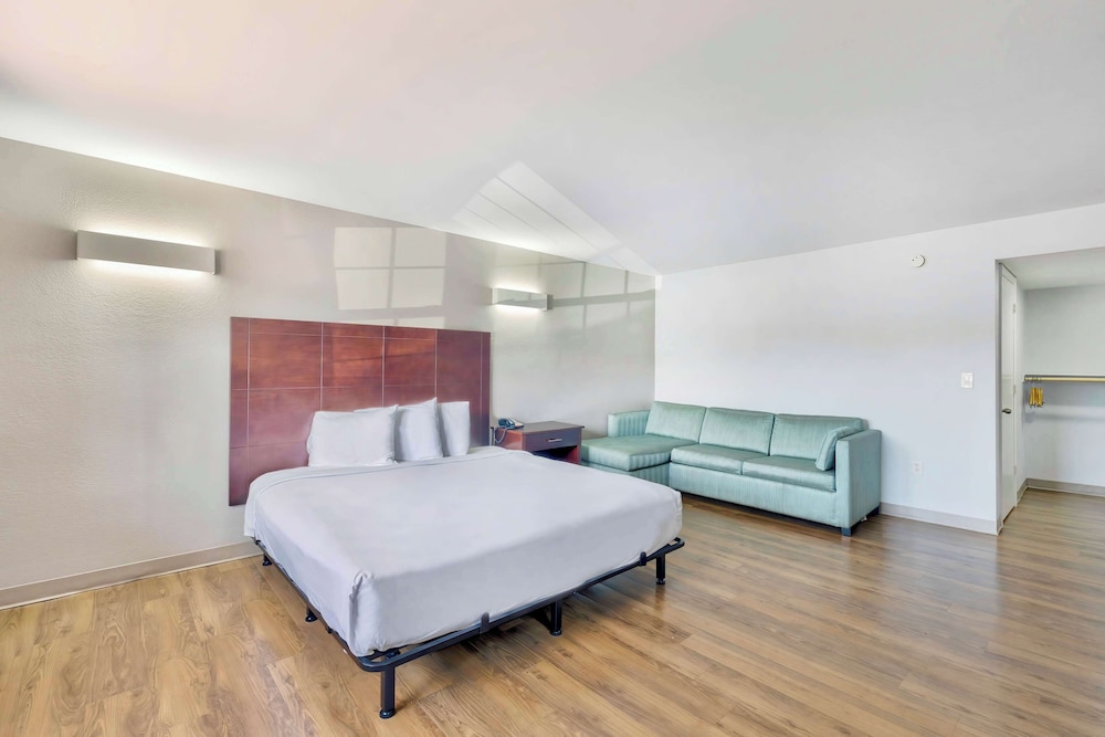 Motel6 Falls Church, VA - Arlington Boulevard 10/25