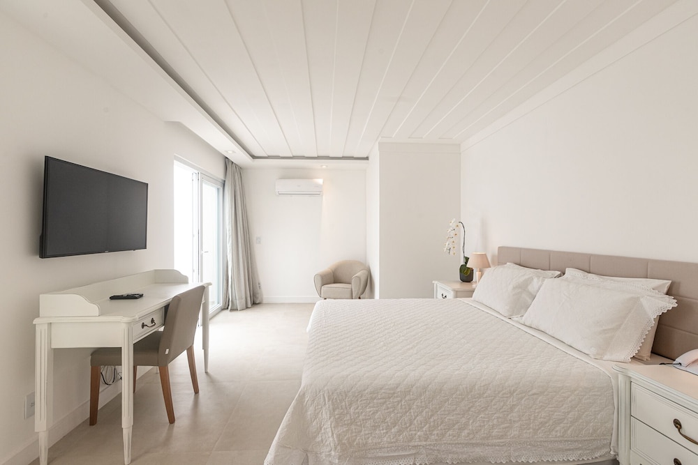 Master, Queen Bed