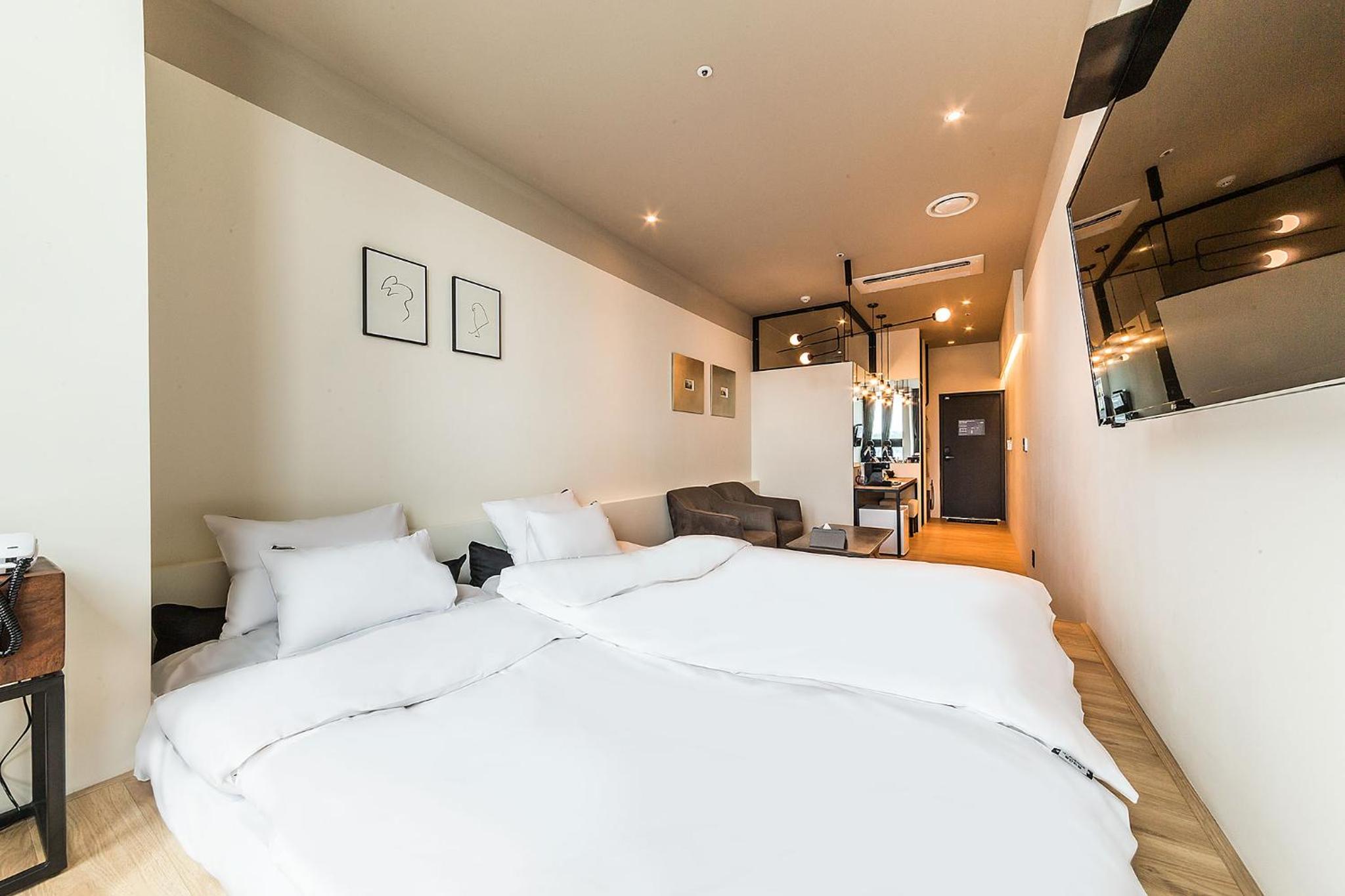 Korean, Double Bed, Sea View, H Avenue 2/8