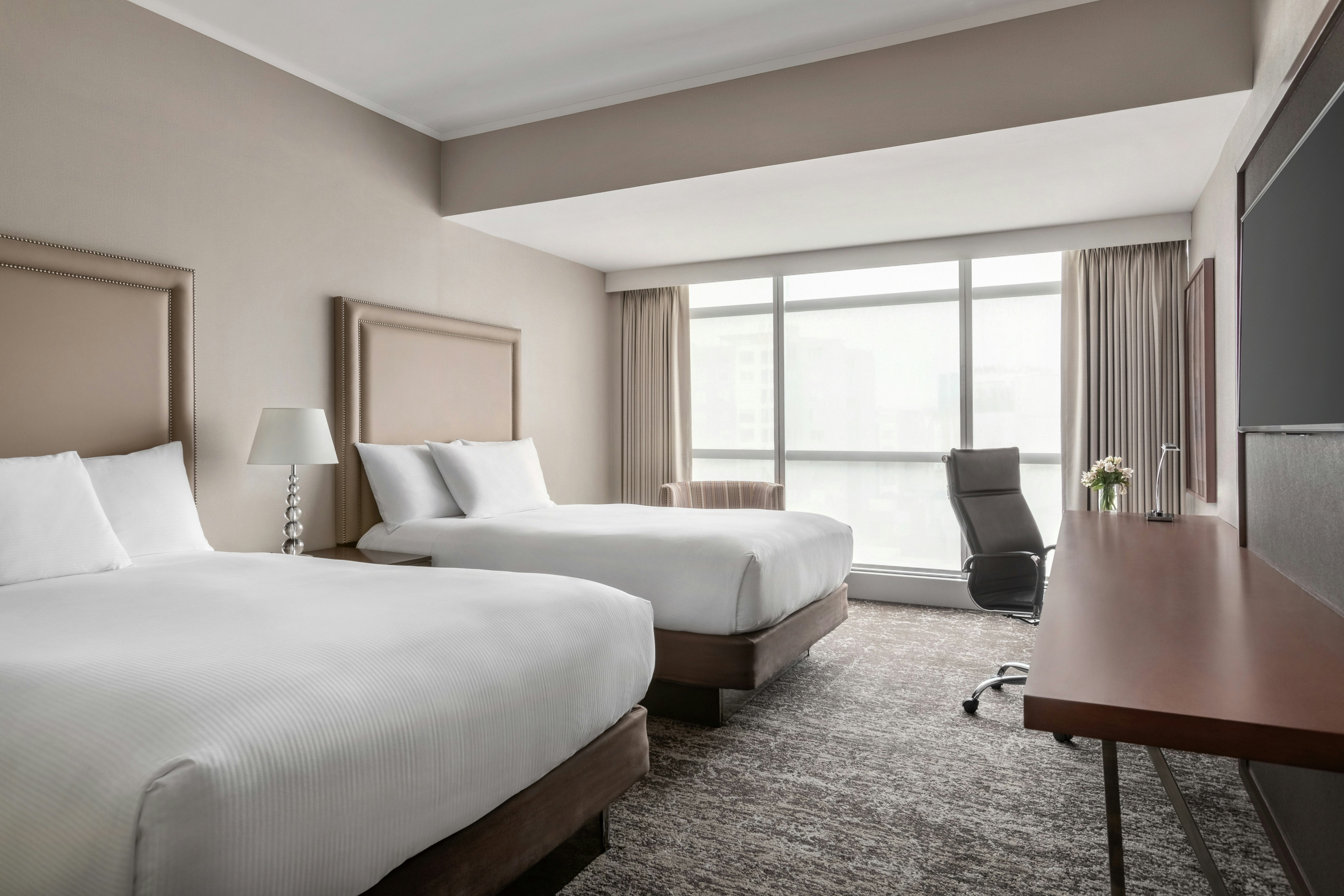 1 BEDROOM, SUITE, 2 DOUBLE BEDS, LIVING AREA