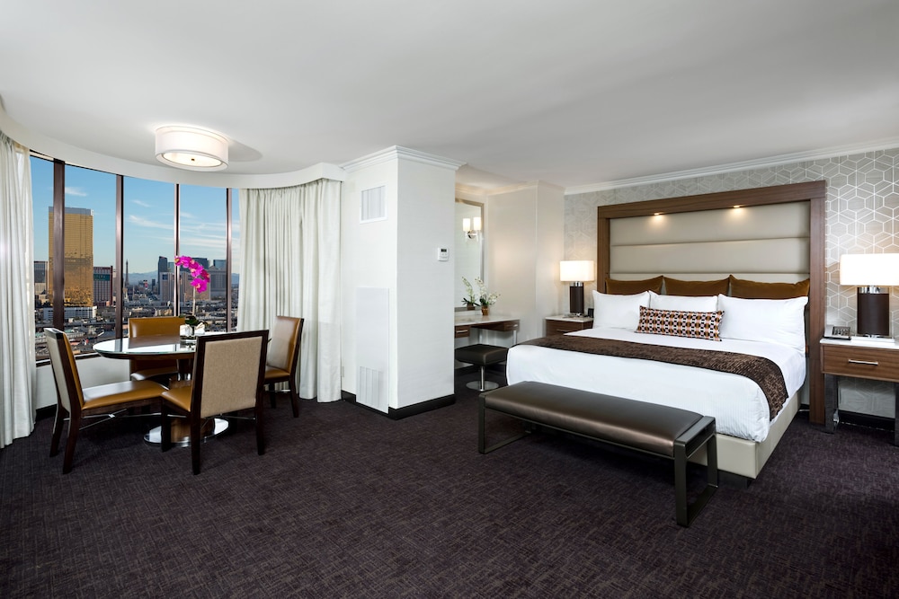 STUDIO, SUITE, KING BED