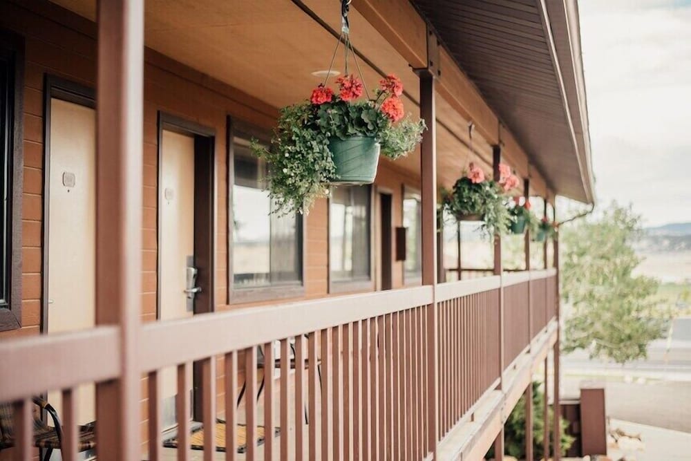 Red Ledges Inn 4/50