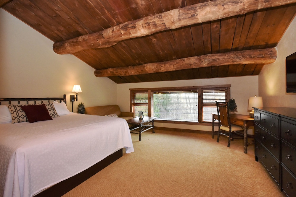 Birch, 6 Bedrooms, Chalet, Twin Beds, 3 King Beds, 2 Queen Beds