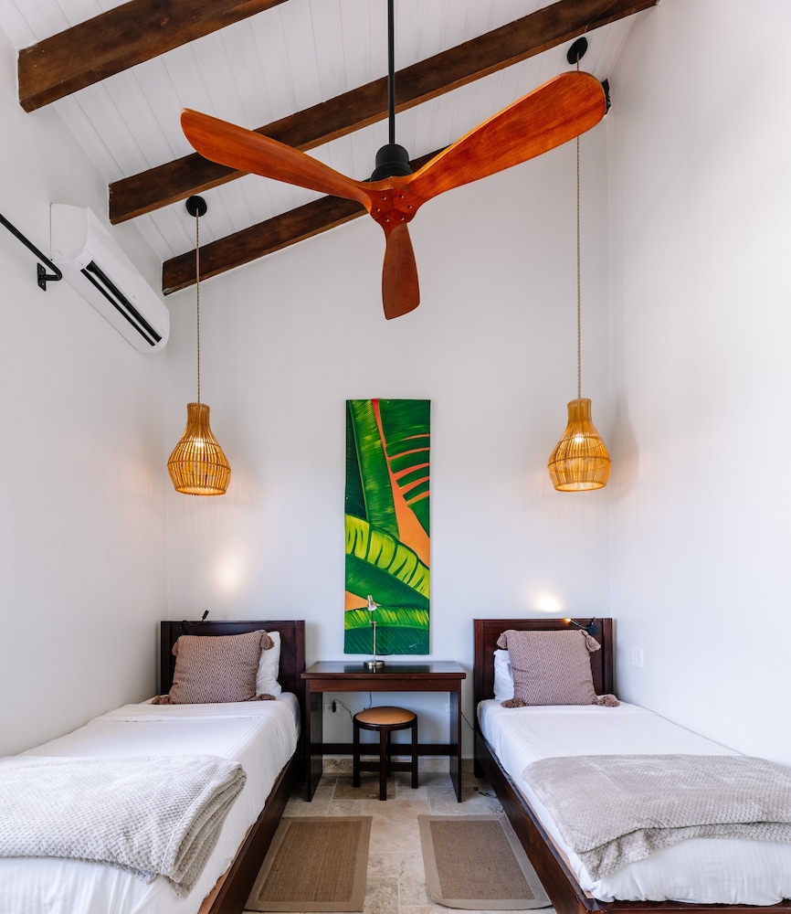 2 Bedrooms, Penthouse, King and Twin Beds, Sea View, with Pool