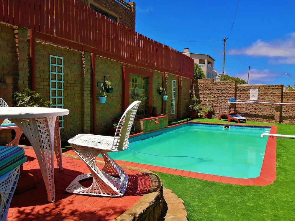 Amzee Bokmakierie Guest House 68/72