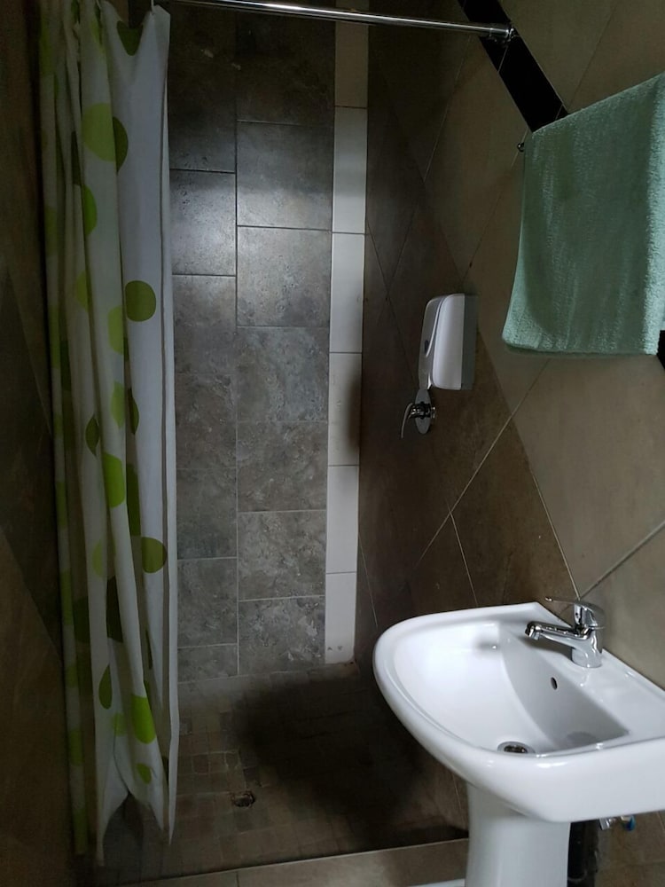 Central Lodge Hotels (ex. Country City Lodge) 23/25