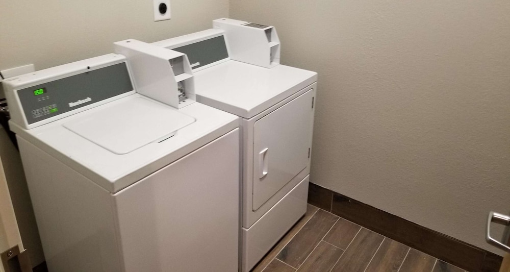 Best Western Plus Elizabethtown Inn & Suites 18/32