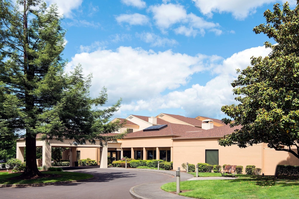 Courtyard By Marriott Portland Beaverton 1/24