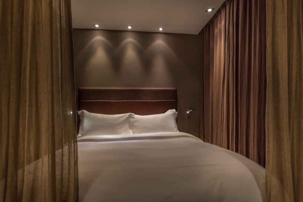 Hidden Hotel 23/79