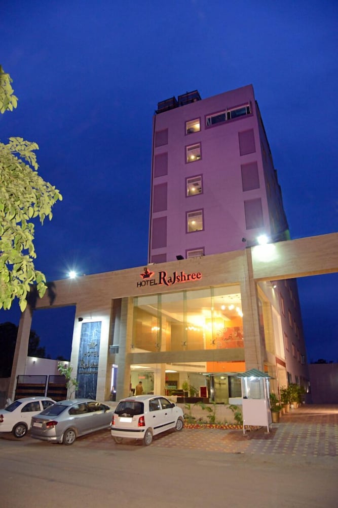 Hotel Rajshree 2/44
