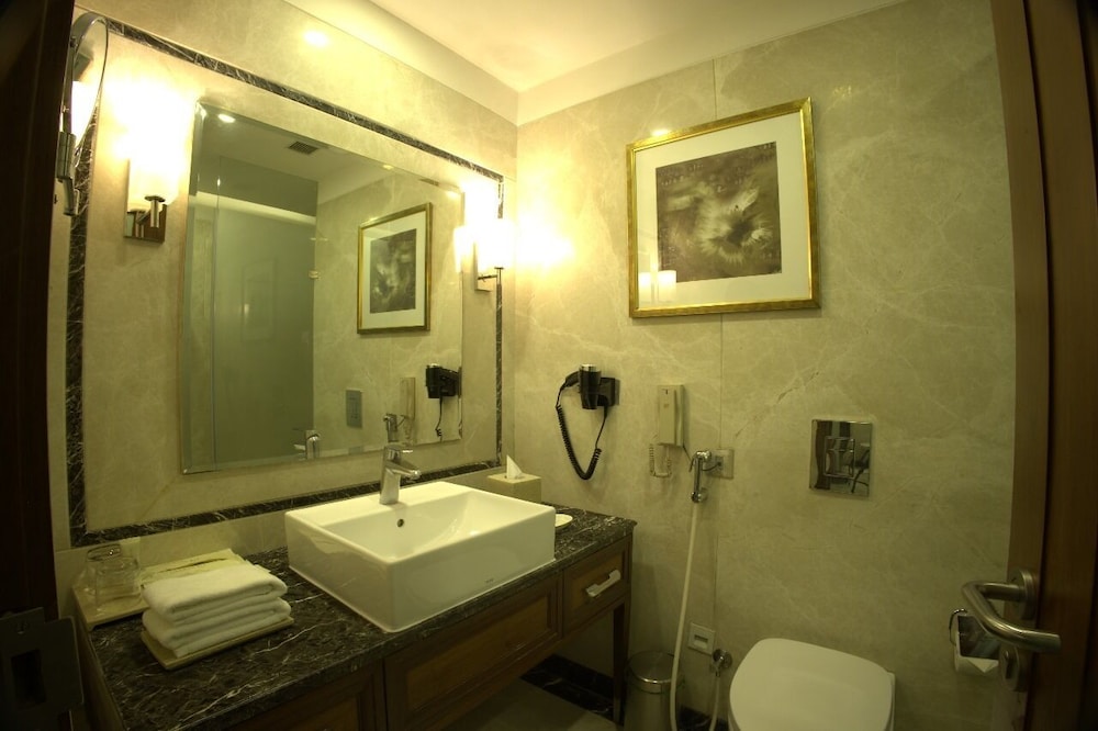 Sayaji Hotel 34/36