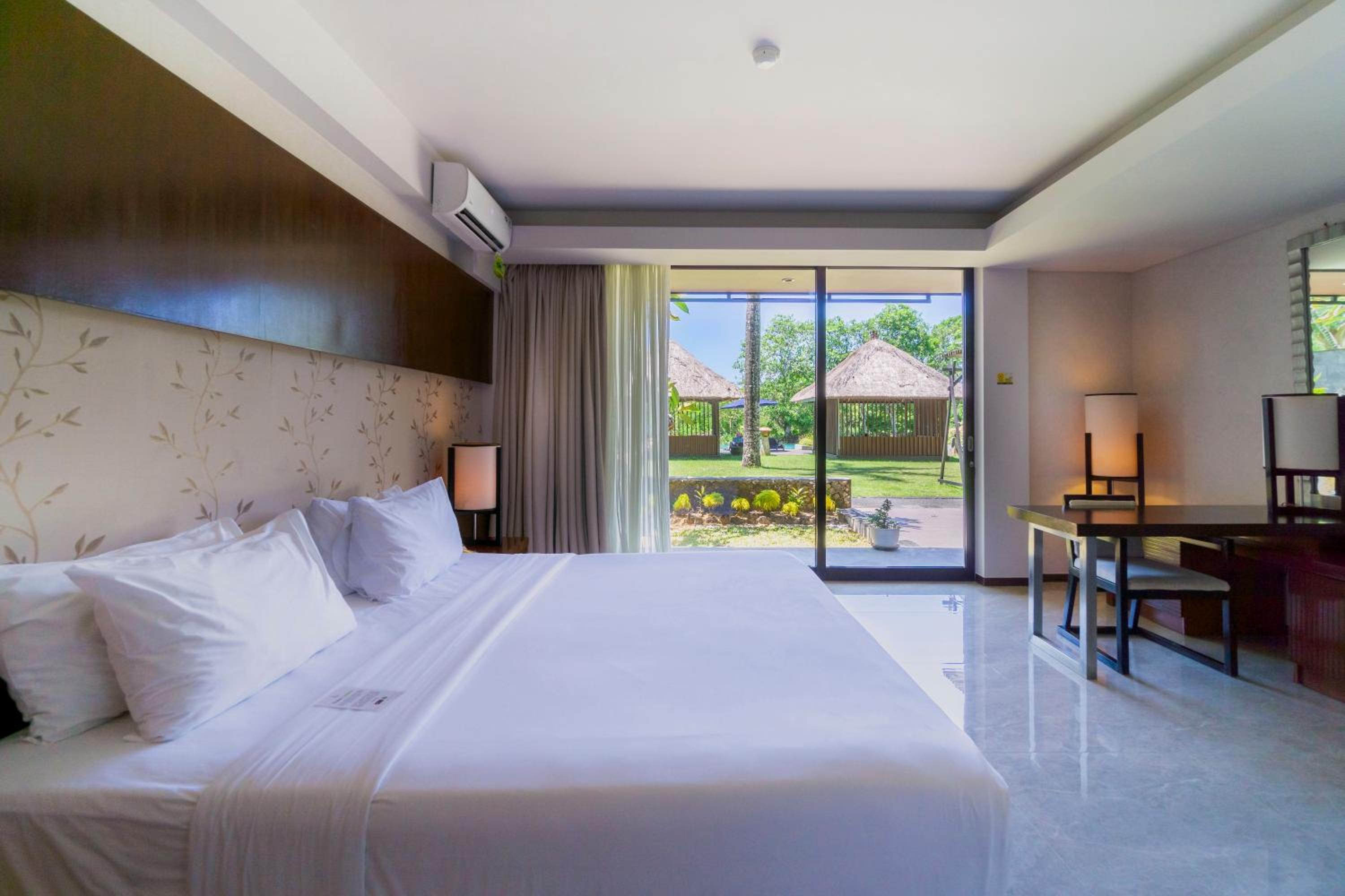 2 Bedrooms, Suite, King Bed, Pool Access