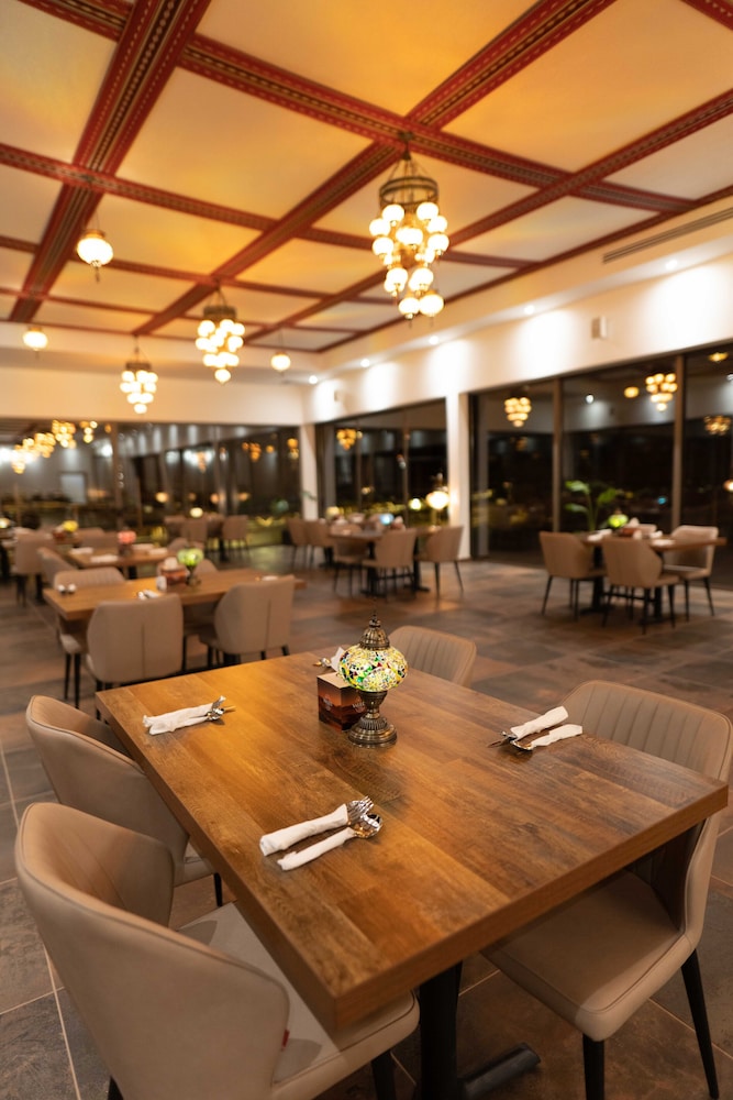 Valley Resort 33/48