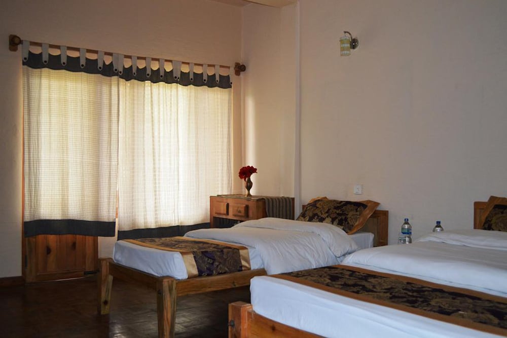 Chitwan Paradise Hotel 8/37