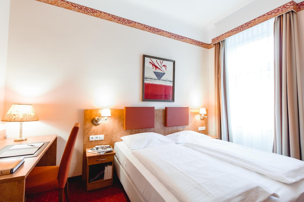 Hotel Allegro 5/53
