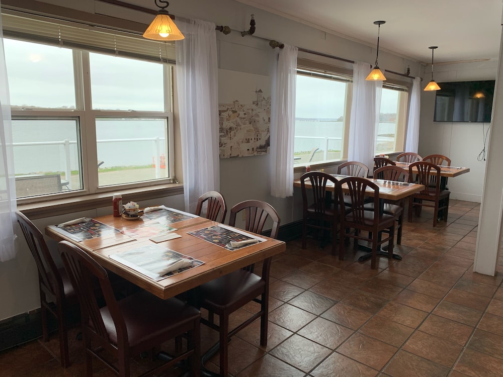 Harbourview Inn, SureStay Collection by Best Western 35/49