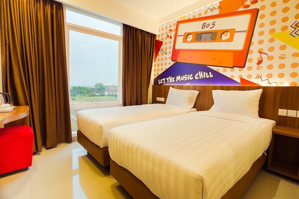 Front One Hotel Purwodadi 21/72