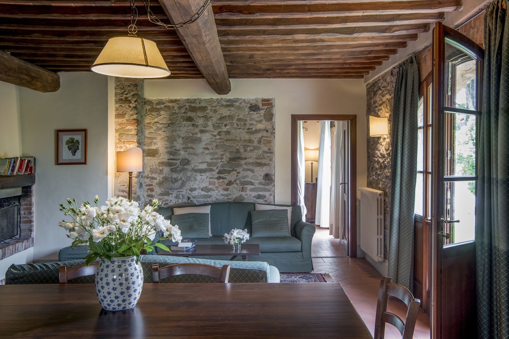 Monsignor Della Casa Country Resort 49/70