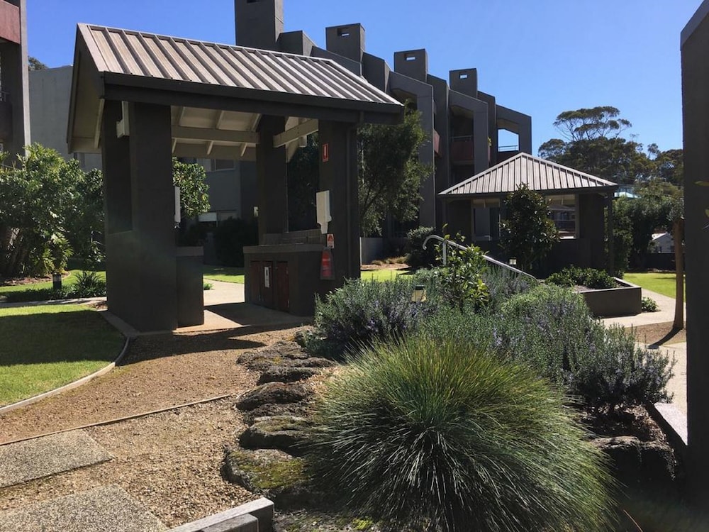 Cumberland Lorne Resort 55/59