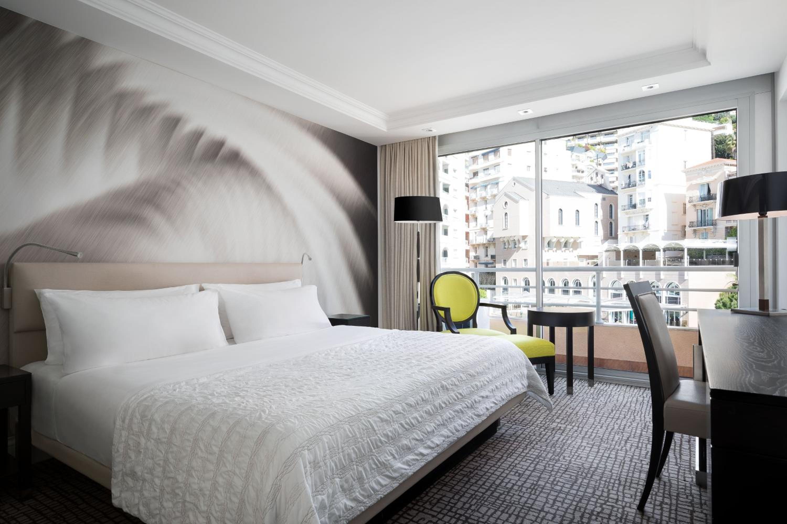 Guest Room, Classic, King Bed, City View, Le Meridien Beach Plaza 5/7