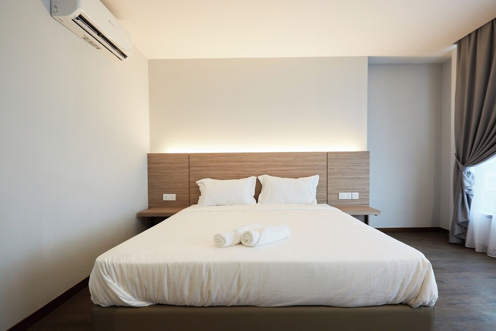 RM Hotel Muar 78/118