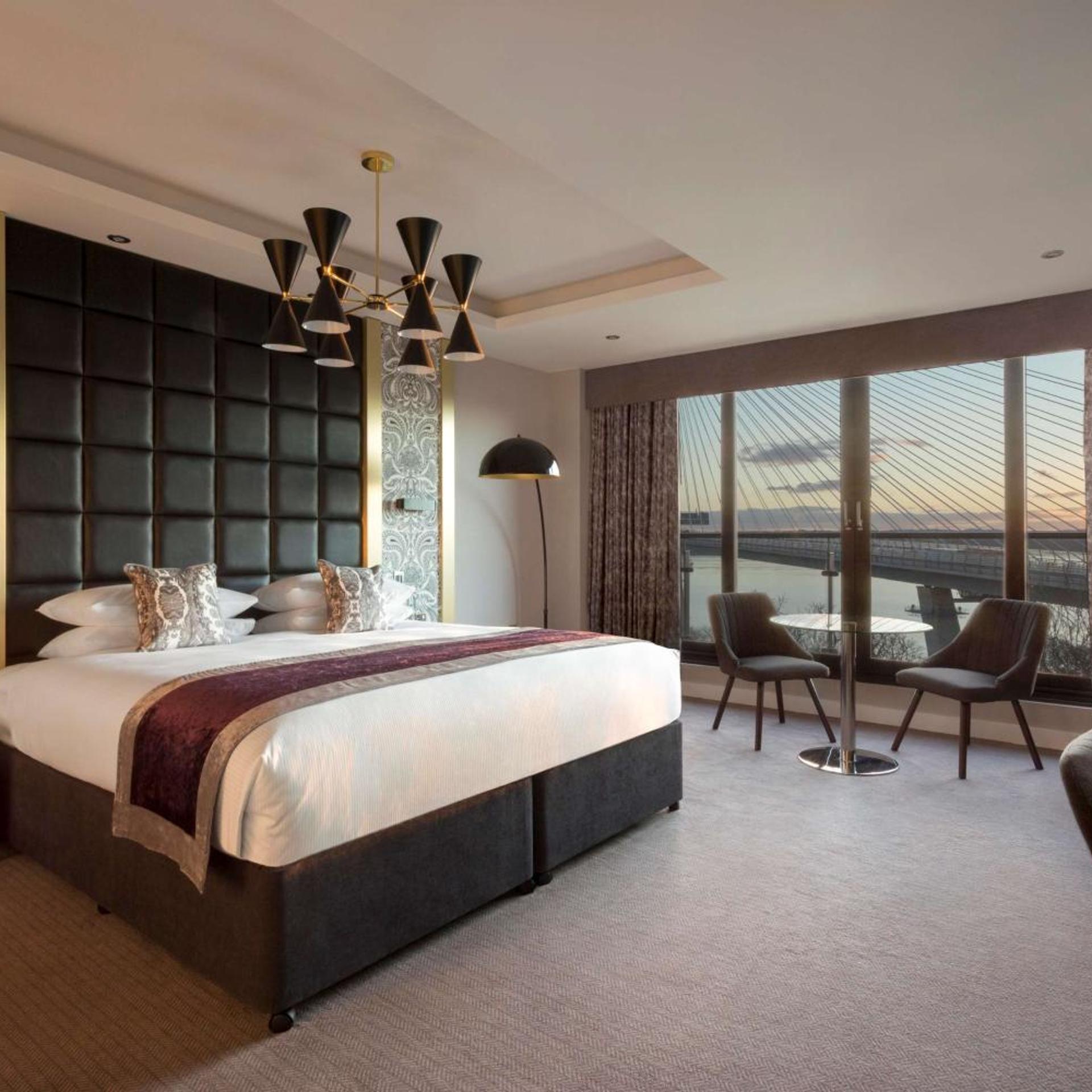 JUNIOR SUITE, KING BED, WITH VIEW