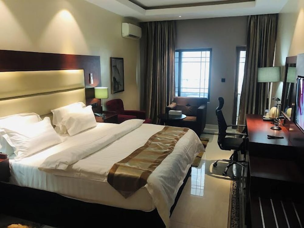 Grand Hyatt Hotels 10/50