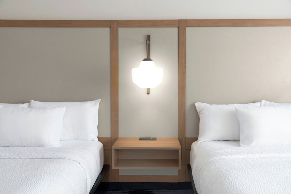 Fairfield Inn & Suites by Marriott Detroit Taylor 20/36