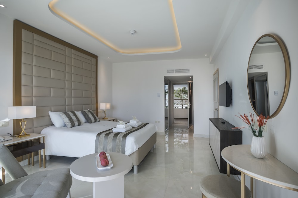 Constantinos The Great Beach Hotel 28/68