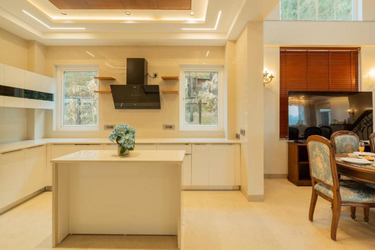 ELIVAAS Prive The Royce Lilly Luxe 4 BHK Hilltop Villa with Jacuzzi 17/23