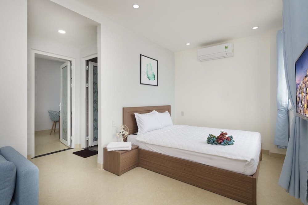 1 BEDROOM, SENIOR, SUITE, SEA VIEW, BALCONY