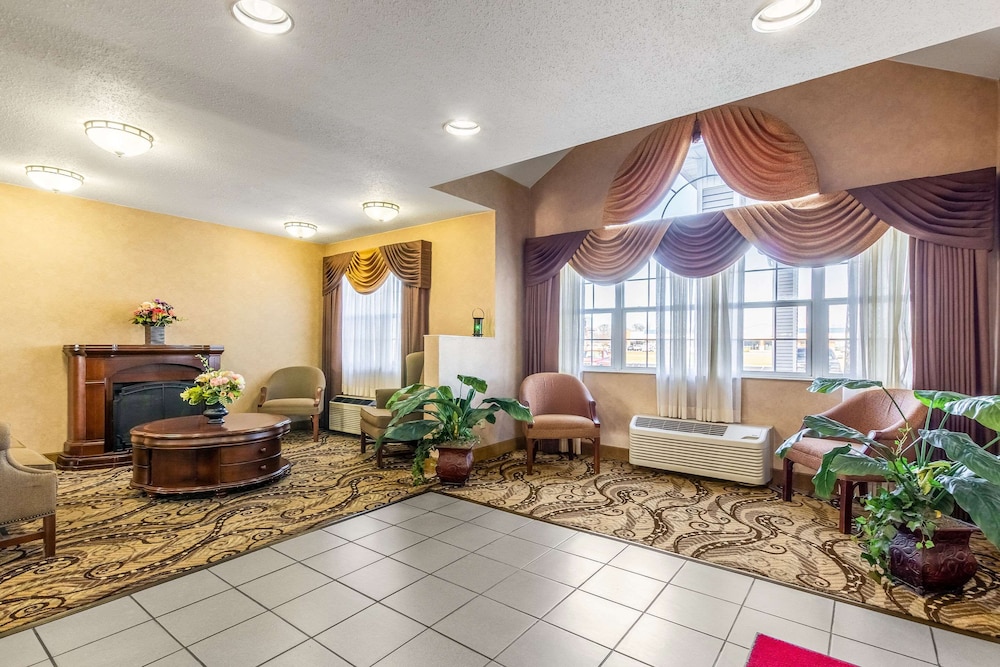 Econo Lodge Inn & Suites Evansville East 29/40
