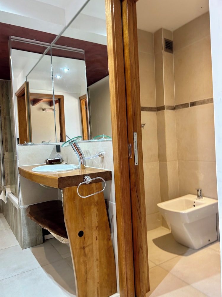 BAHIA PARAISO LUXURY SUITES 51/57